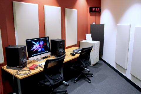 Media Lab room with Mac desktop computer